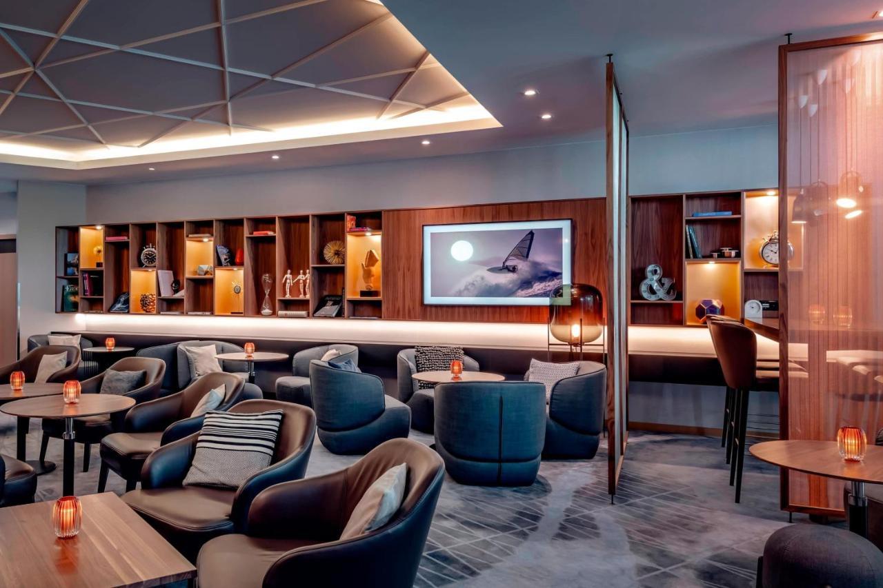Zurich Marriott Hotel Екстер'єр фото The lounge at London Heathrow Airport