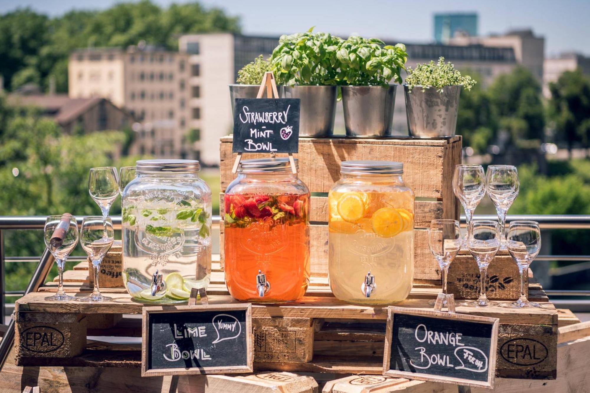 Zurich Marriott Hotel Екстер'єр фото A beverage station